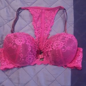 Push-Up front closure lace bra